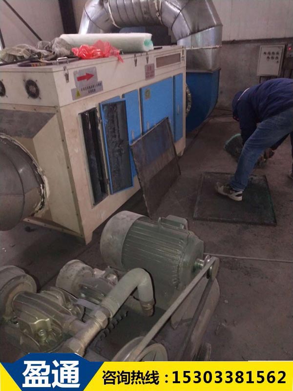 橋梁伸縮縫環(huán)保設(shè)備檢修